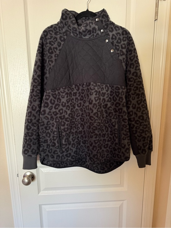 Abercrombie & Fitch Tops - Abercrombie & Fitch Charcoal Grey Quilted Snap Jacket